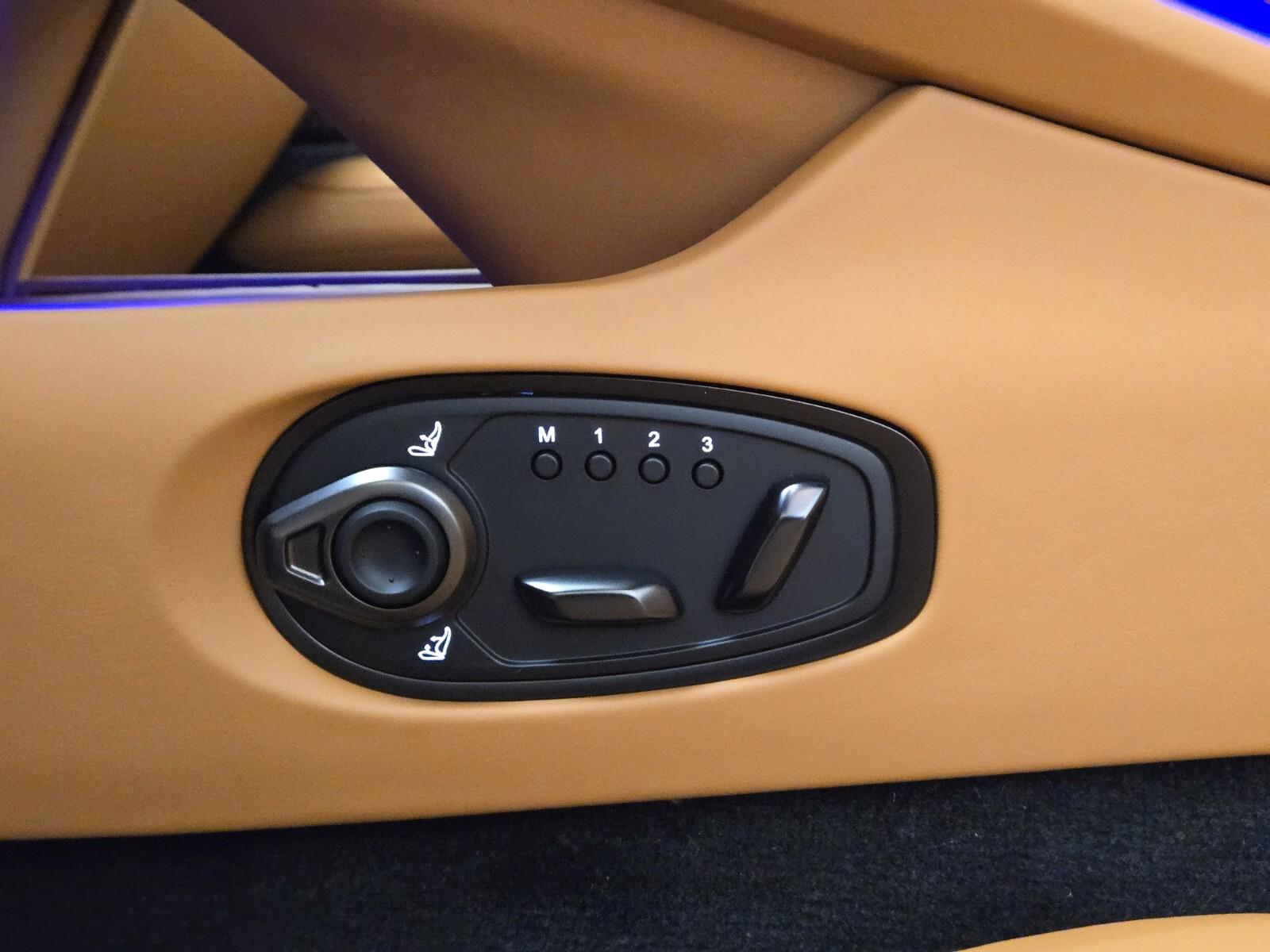 2026 Aston Martin DB12 Base - Photo 37