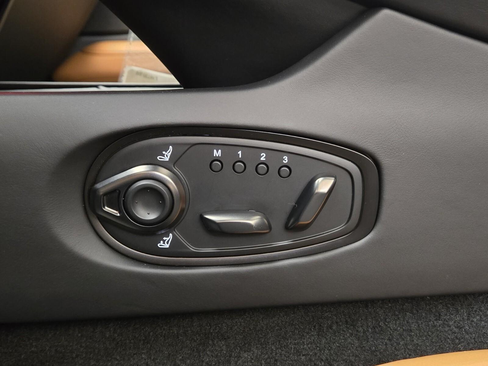 2026 Aston Martin DB12 Base - Photo 27