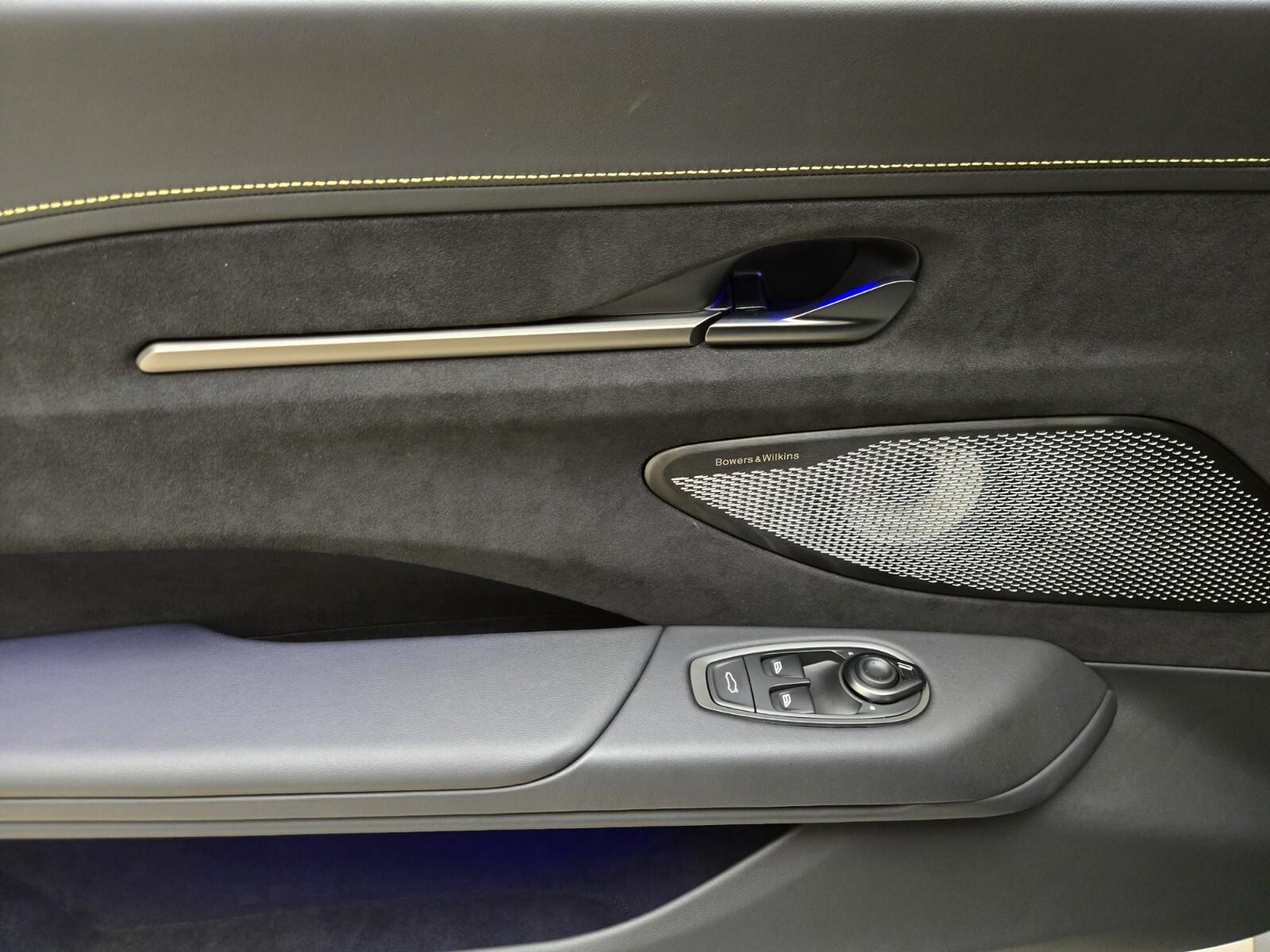 2025 Aston Martin Vantage Base - Photo 25