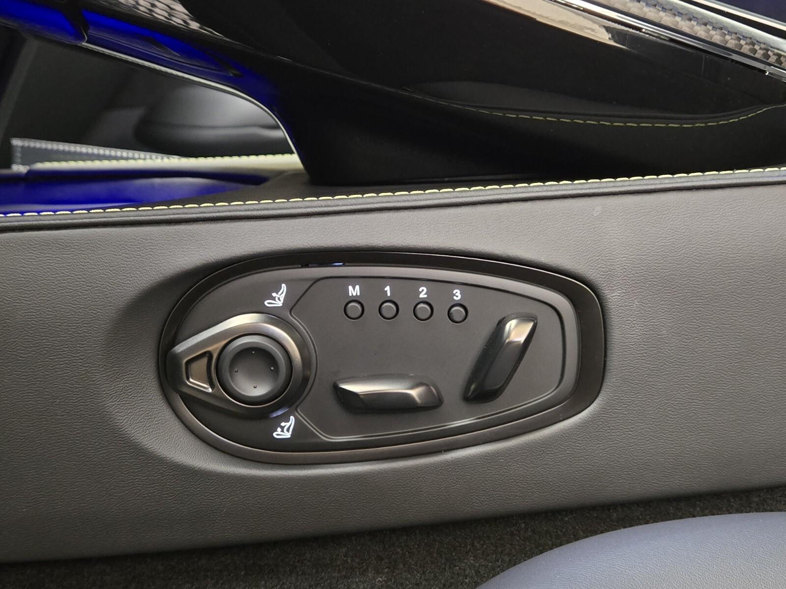 2025 Aston Martin Vantage Base - Photo 35
