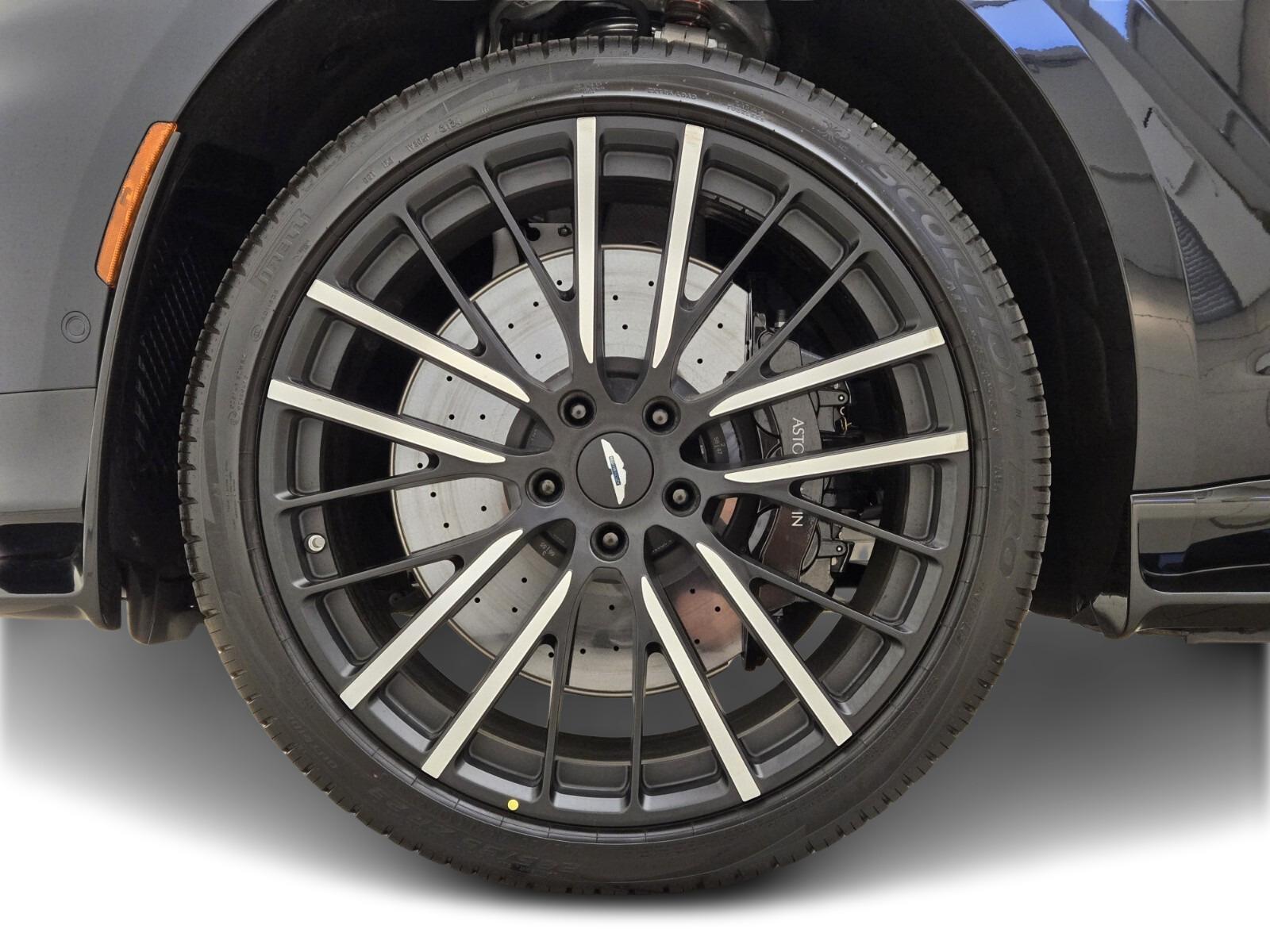 2025 Aston Martin DBX 707 - Photo 13