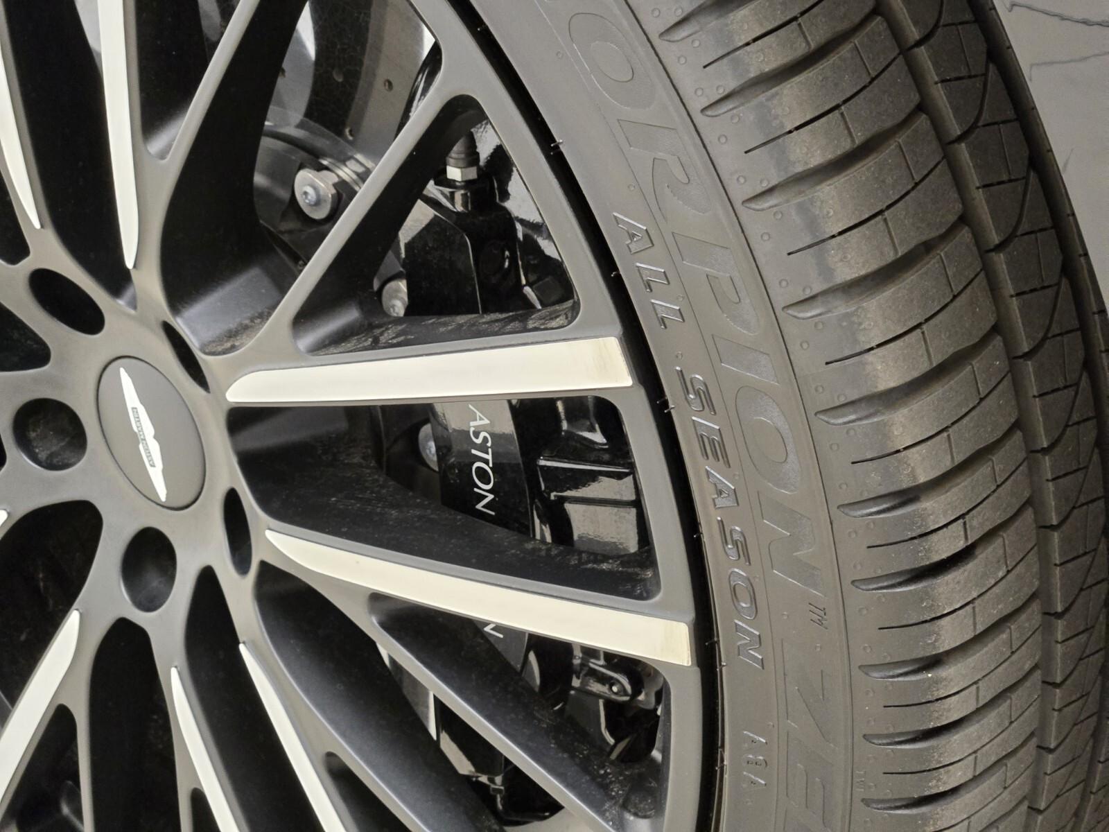 2025 Aston Martin DBX 707 - Photo 14