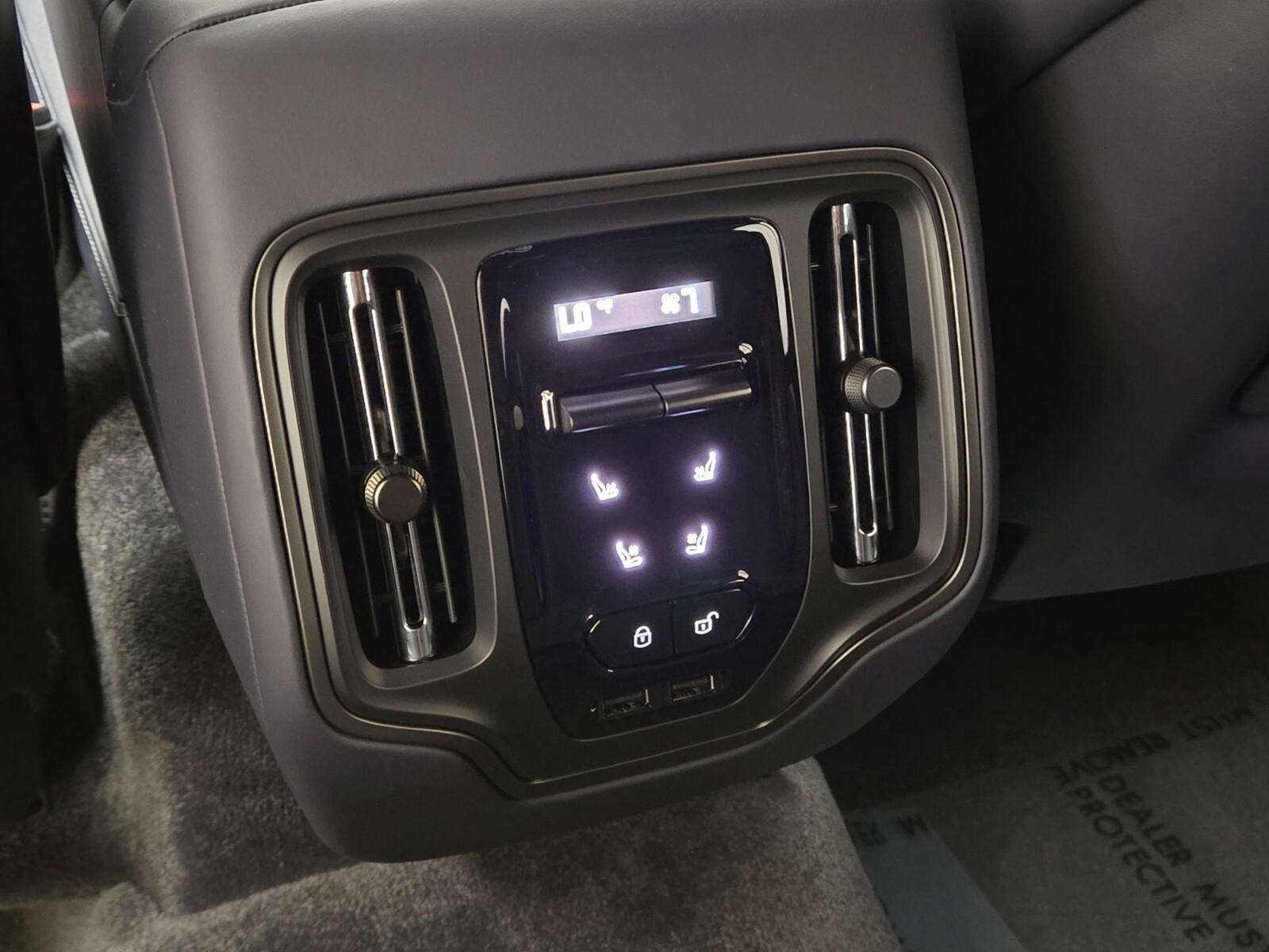 2025 Aston Martin DBX 707 - Photo 21
