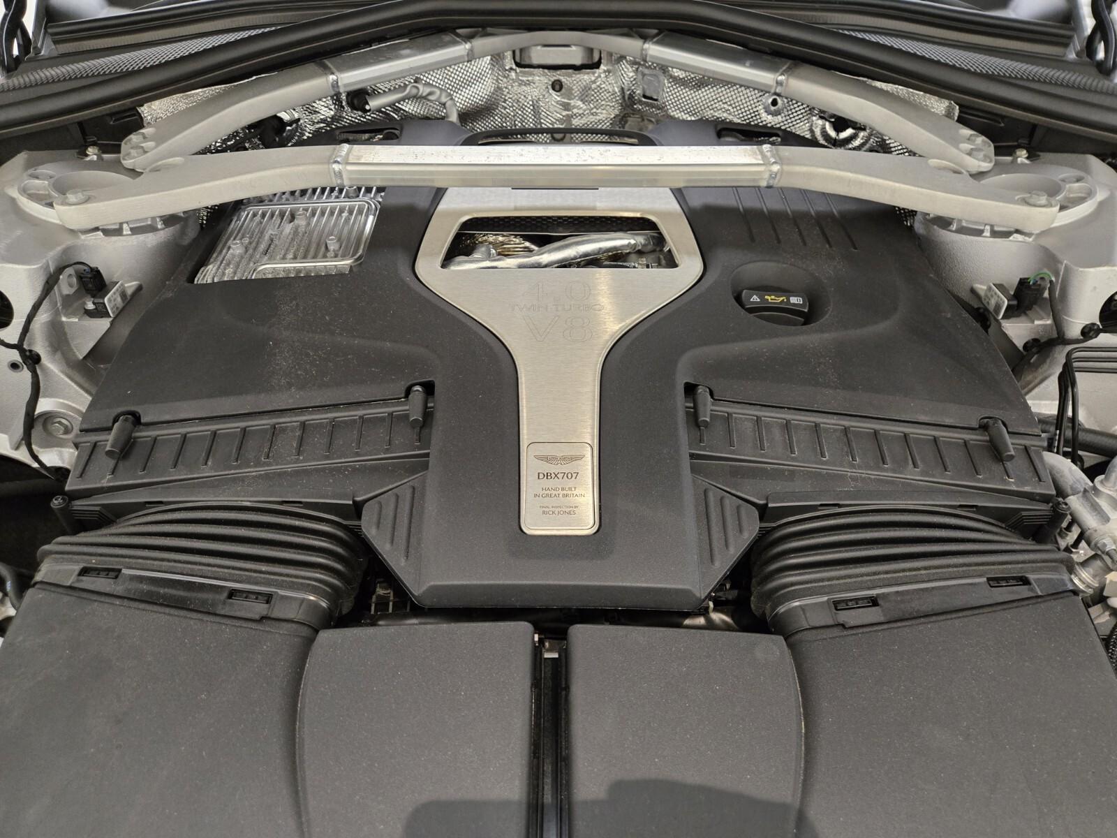2025 Aston Martin DBX 707 - Photo 30