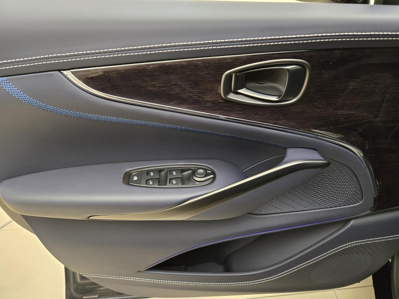 2025 Aston Martin DBX 707 - Photo 31