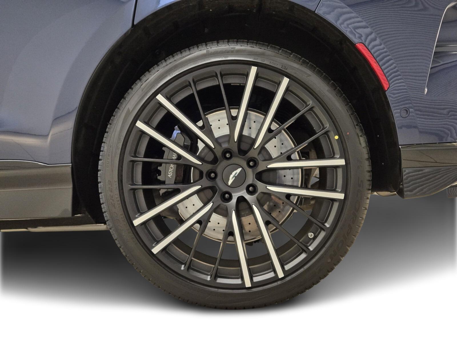 2025 Aston Martin DBX 707 - Photo 15