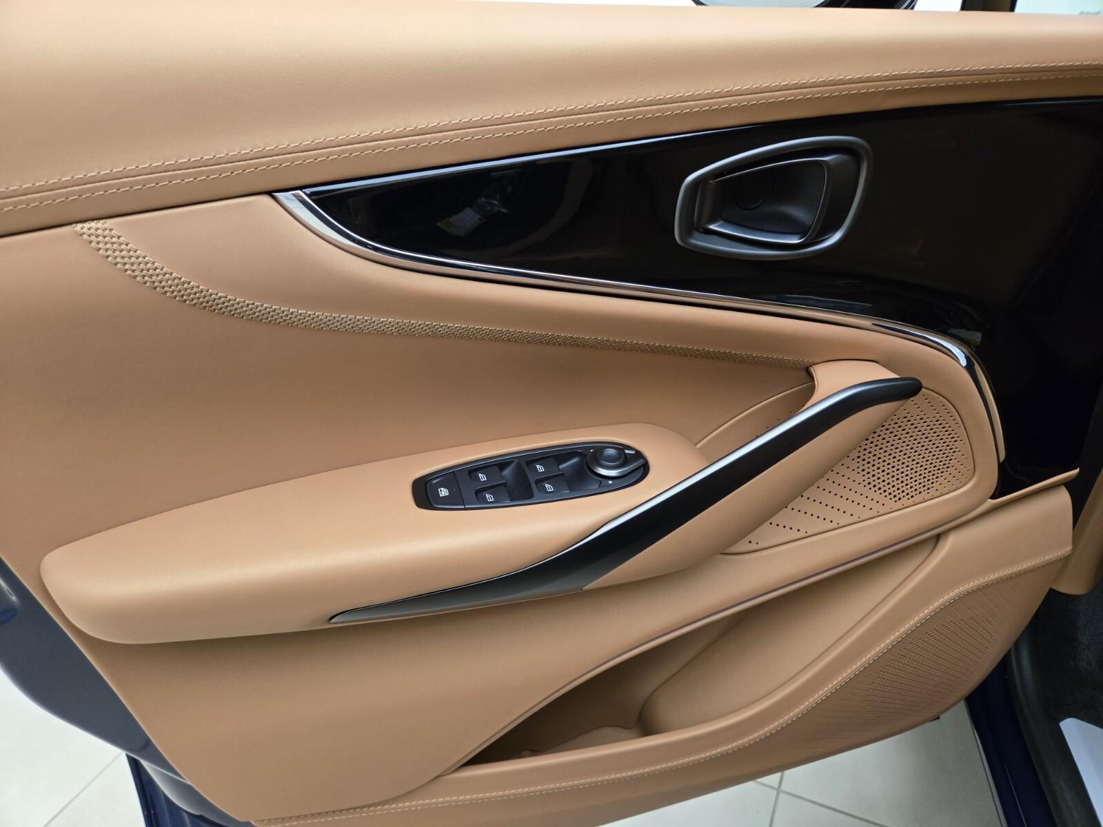 2025 Aston Martin DBX 707 - Photo 30