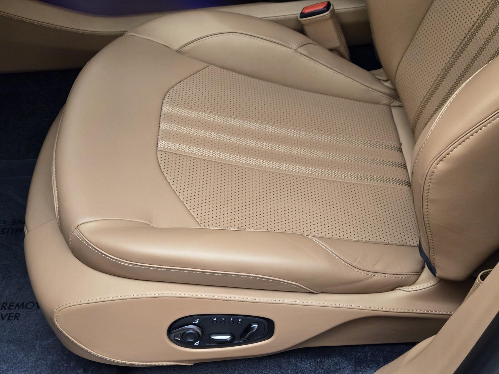 2025 Aston Martin DBX 707 - Photo 33