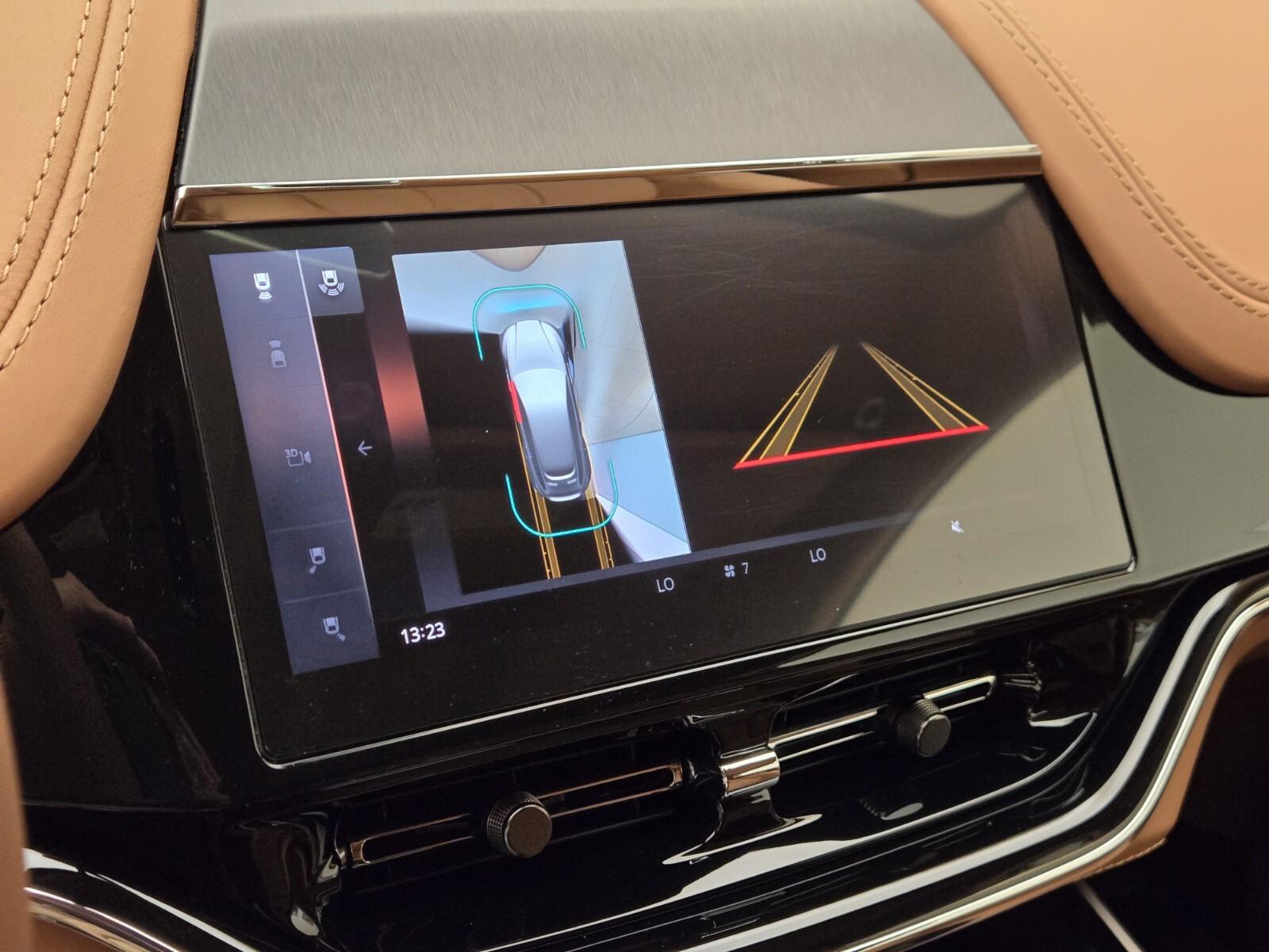 2025 Aston Martin DBX 707 - Photo 36