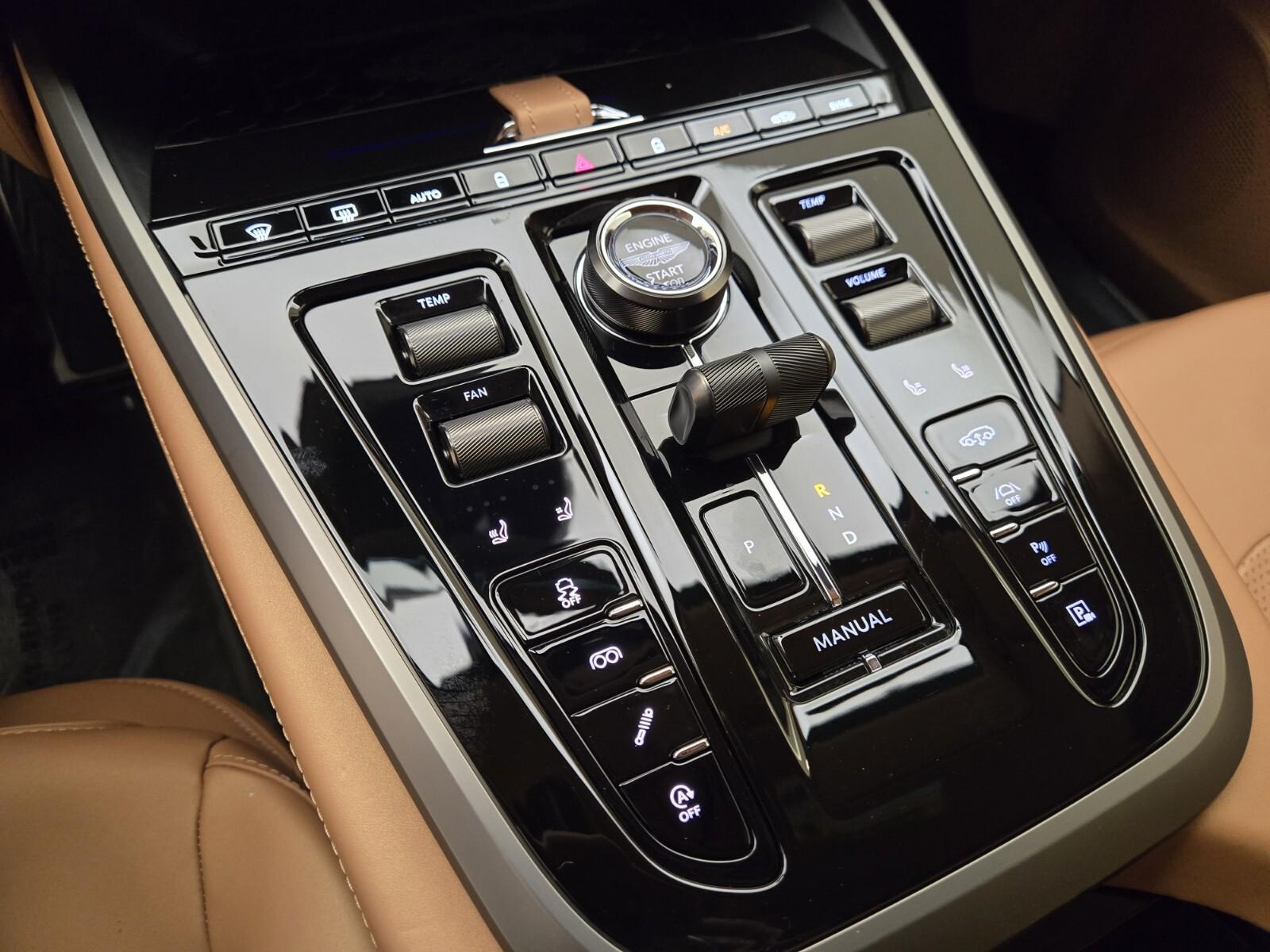 2025 Aston Martin DBX 707 - Photo 37