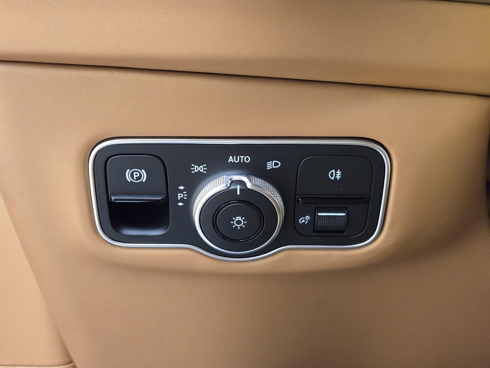 2025 Aston Martin DBX 707 - Photo 38